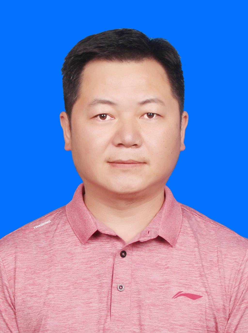 黄涛 党委委员、副经理 